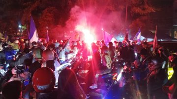 Konvoi Persib Bandung, Euforia Bobotoh Berlangsung Hingga Malam Hari (Rizki Oktavianai Prolitenews).