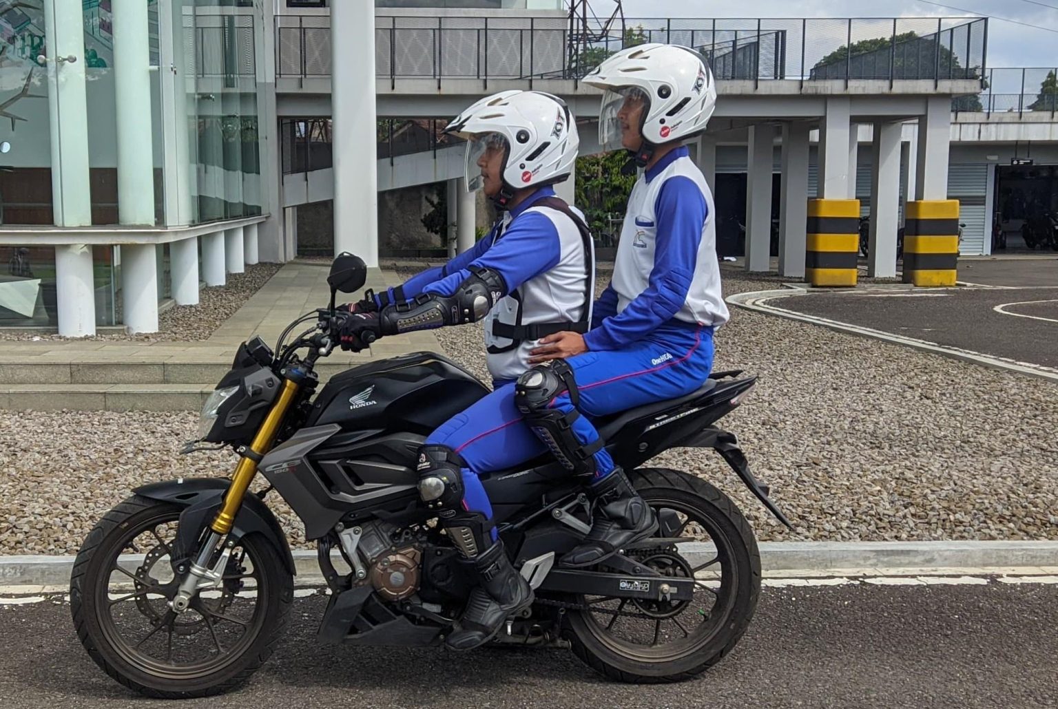 Prolite - Tips Aman dan Nyaman Saat Dibonceng Sepeda Motor