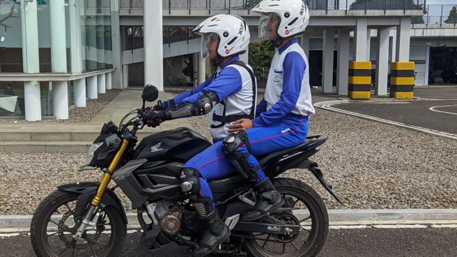 Prolite - Tips Aman dan Nyaman Saat Dibonceng Sepeda Motor