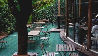 Coffee Shop di Kota Bandung yang menyajikan pemandangan estetik (in.pinterest).