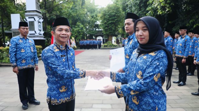 Om Zein Serahkan SK CPNS Formasi 2024 Tantangan Pengabdian sebagai Abdi Negara (dok Pemkab Purwakarta).