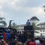 Demo L3JB terkait SK Gubernur tentang larangan study tour (UNIBI).