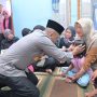 Insiden pesta pernikahan berubah menjadi duka Kapolda Jawa Barat (Jabar) Irjen Pol. Rudi Setiawan S.I.K., S.H., M.H melayat ke rumah duka Alm. Aipda Anumerta Cecep Saeful Bahri (Dok Polda Jabar).
