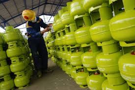 Kenaikan harga gas elpiji 3 kg (metro).