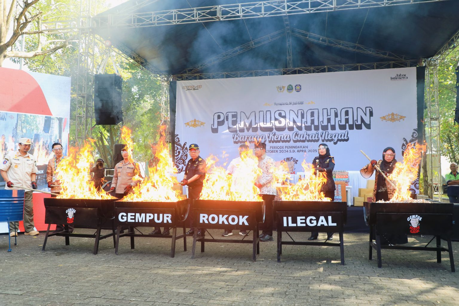 Pemusnahan Barang Kena Cukai Ilegal di Purwakarta Upaya Berkelanjutan dalam Perlindungan Keuangan Negara (dok).