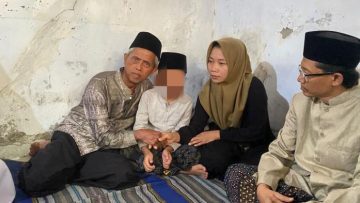 SM dan D meminta maaf ke Ahmad Zuhdi guru madrasah diniah usai viral di media sosial (TribunJateng).