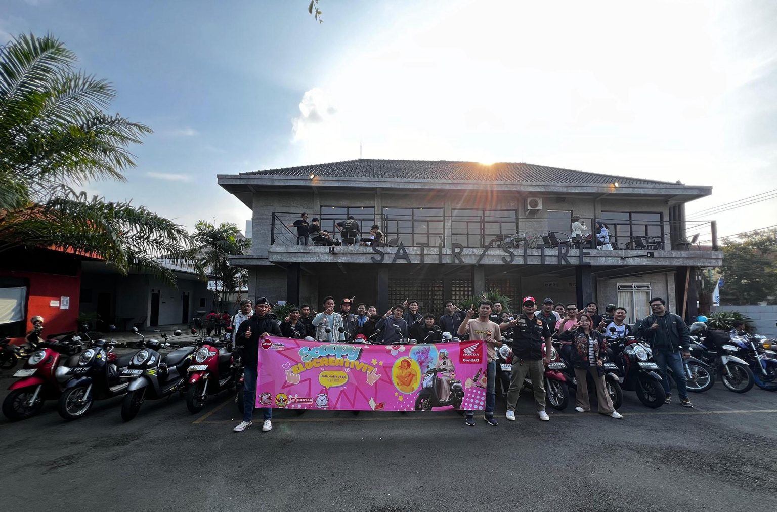 Ilustrasi pebalap muda Agam Abdillah dari tim Honda Daya Jayadi Racing Team saat meraih juara kedua di Kejurnas Motoprix 2025 Region B di Surabaya