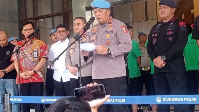 Kadiv Propam Polri Irjen Pol. Abdul Karim merilis ke 7 tersangka yang sudah menabrak Affan Kurniawan (Grid.id).