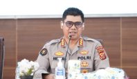 Kepala Bidang Hubungan Masyarakat (Kabid Humas) Polda Jawa Barat, Kombes Pol Hendra Rochmawan, S.I.K., M.H, kawal peristiwa keracunan massal yang diduga dari menu MBG (Tribatanews).