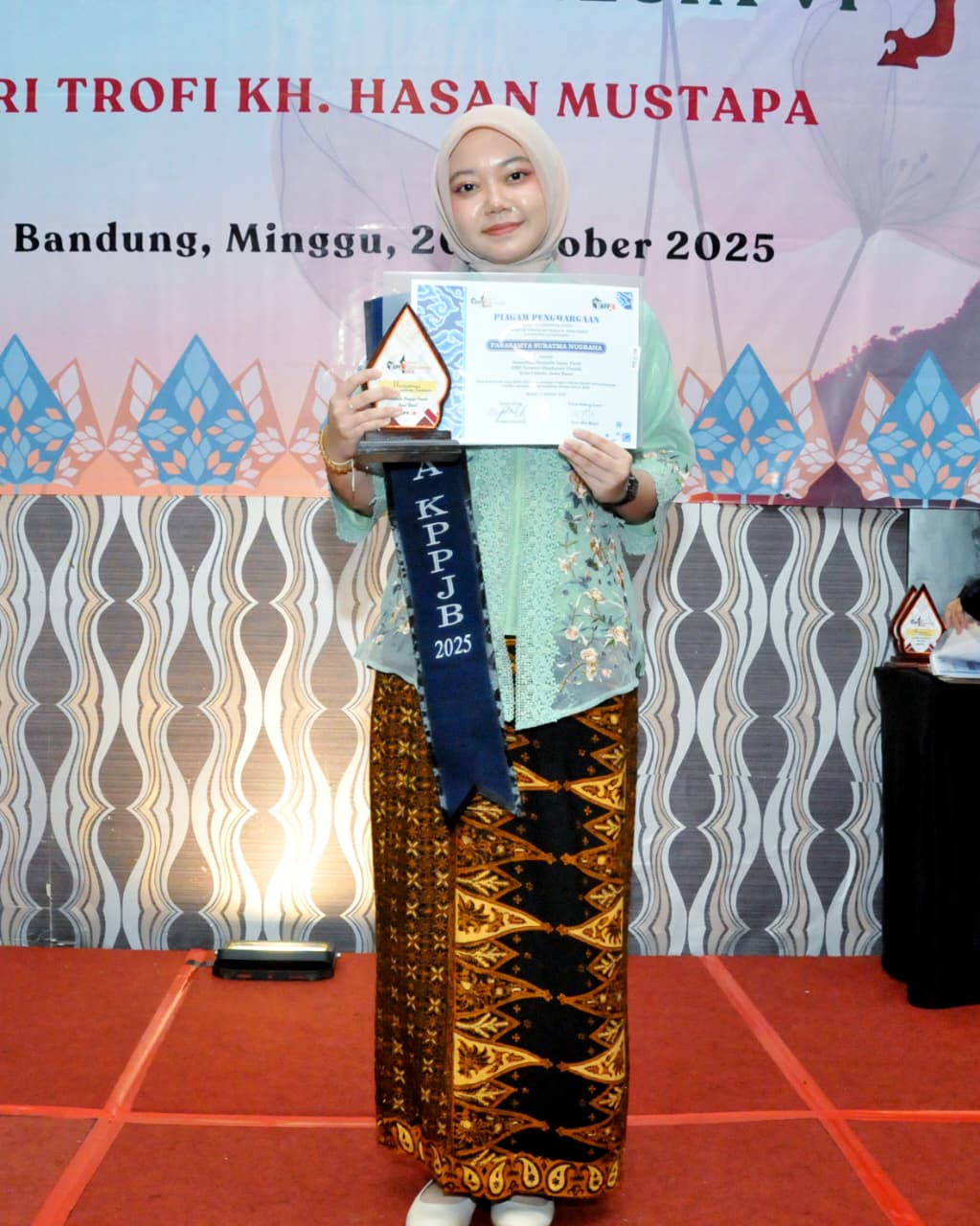 Ananditha Nursyifa Insan Putri guru SMP Tutwuri Handayani Cimahi sekaligus mahasiswa Universitas Jenderal Achmad Yani