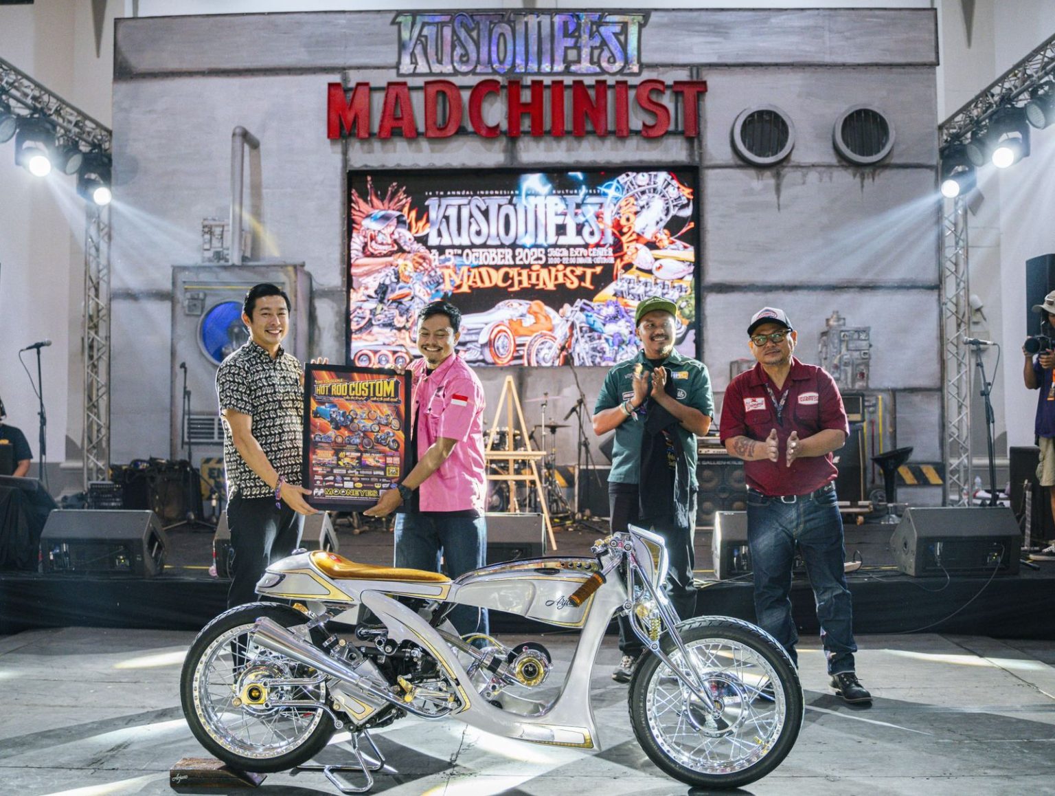 Honda Stylo 160 Antar Modifikator Indonesia ke Ajang Modifikasi Dunia Mooneyes, Jepang (dok Honda).