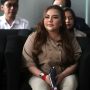 Lisa Mariana ditetapkan sebagai tersangka atas pencemaran nama baik (BeritaNasional).