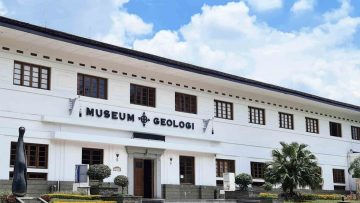 Musieum Geologi bisa jadi wisata bersejarah yang wajib di kunjungi bersama keluarga (JNEWS).