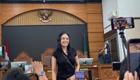 Nikita Mirzani divonis 4 tahun penjara (Tribunnews).