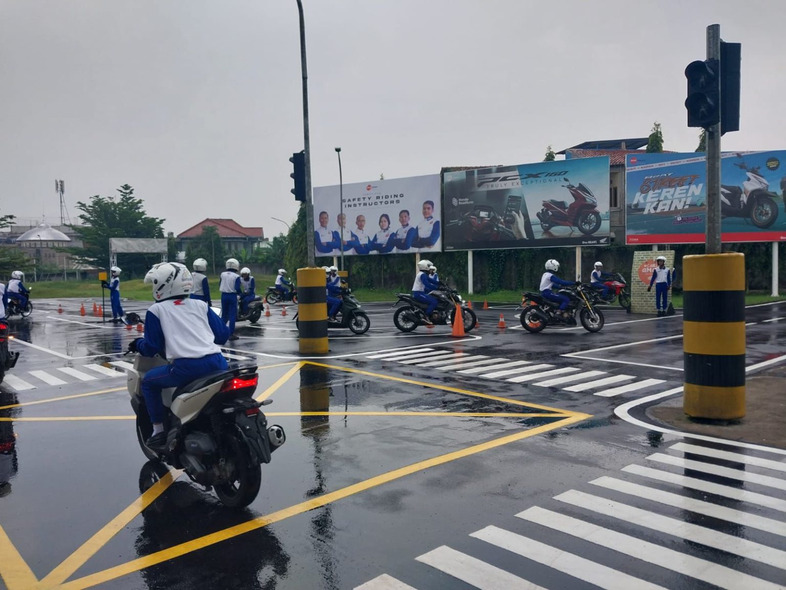 Pahami Arti Warna Rambu Lalu Lintas, Kunci Awal Keselamatan Berkendara (dok Honda).