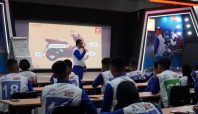 Instruktur Safety Riding Honda memberikan pelatihan keselamatan berkendara di AHM Safety Riding Park, Deltamas kepada Pejuang Muda Keselamatan Jalan Indonesia (dok).
