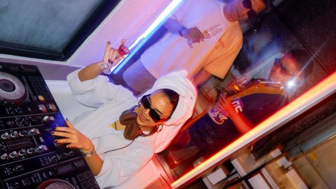 Kemeriahan SEMARAK AKHIR TAHUN Persembahan Artotel Wanderlust Hadir di de Braga by Artotel  (dok de Braga).