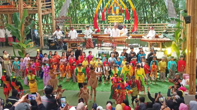 Wonderful Angklung in Harmony Peringatan 15 Tahun Angklung Sebagai Warisan Budaya Dunia oleh UNESCO (Rizki Oktaviani/Prolitenews).