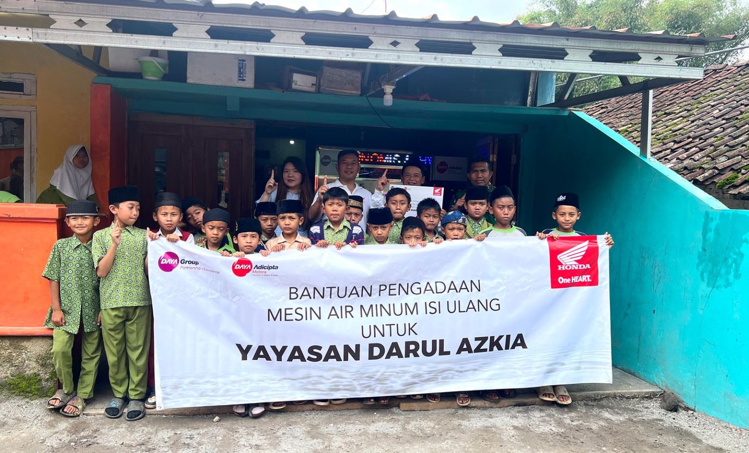 Melalui Honda Bikers Day, Daya Group dan DAM Berikan Bantuan Mesin Air Minum untuk Yayasan Darul Azkia (dok Honda).