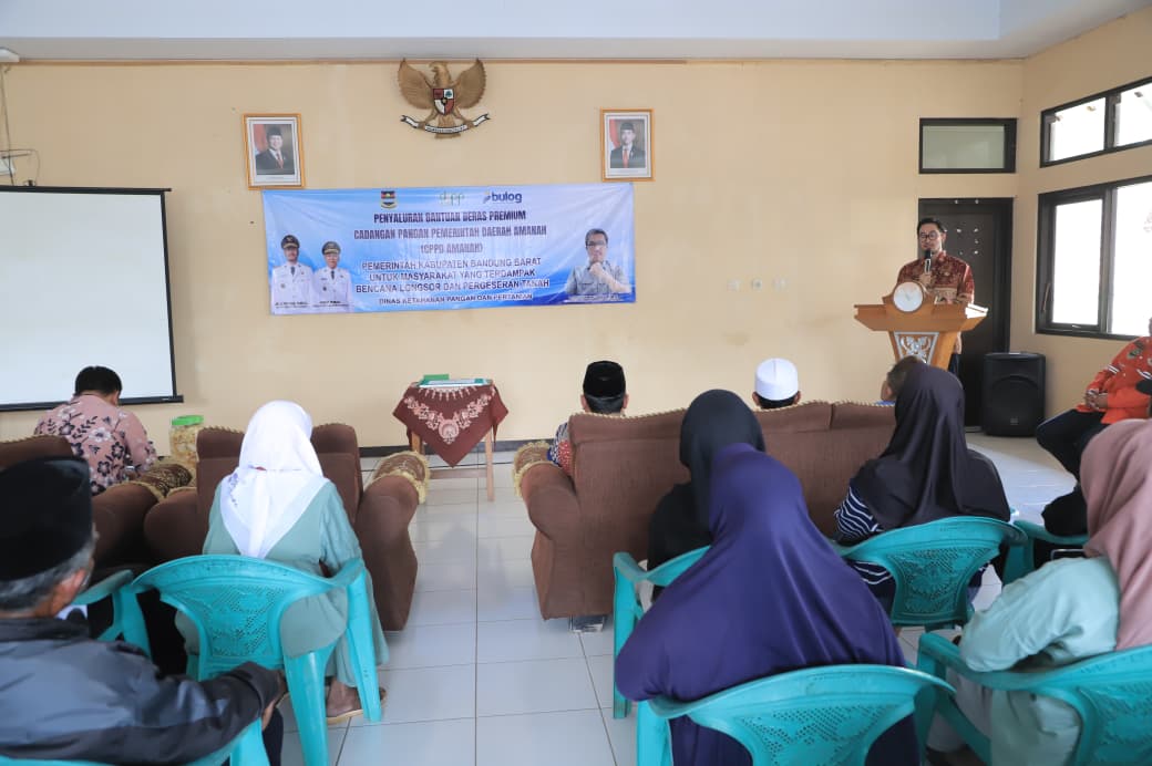 Pemkab Bandung Barat Distribusikan Cadangan Pangan Daerah ke Korban Bencana di Kecamatan Rongga (dok).