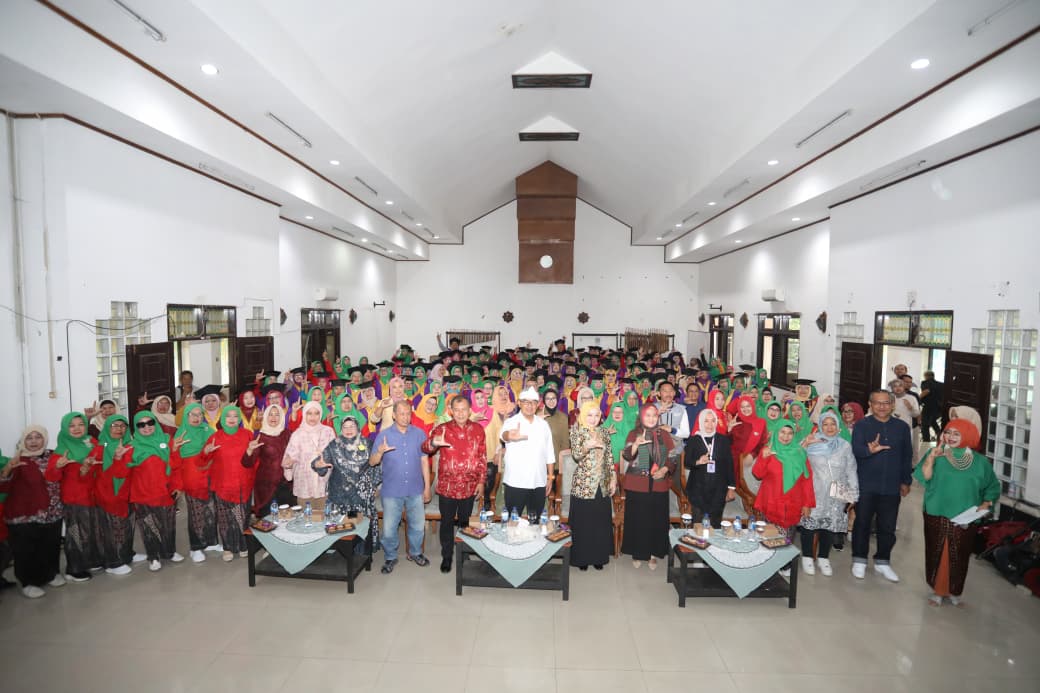 Wisuda 105 Siswa Sekolah Lansia Bahagia Antapani (dok).