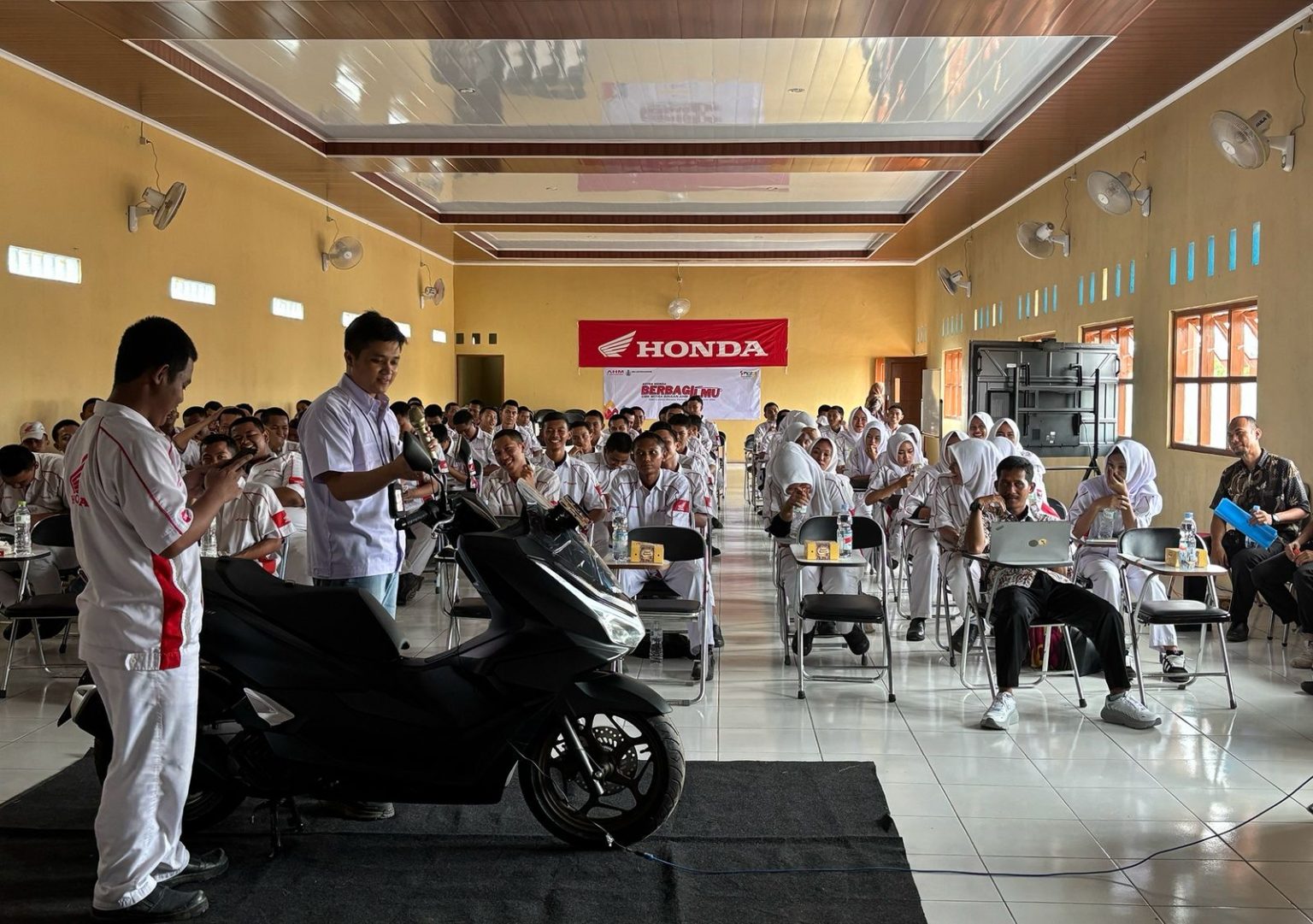 Perkuat Pendidikan Vokasi di Karawang Melalui Program Astra Honda Berbagi Ilmu (dok Honda).