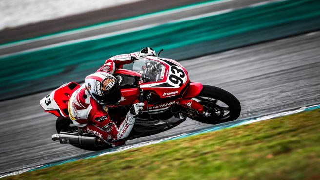 Pebalap Astra Honda Racing Team (AHRT) berpeluang cetak sejarah balap untuk Indonesia dengan mengawinkan gelar juara Asia dalam dua kelas dalam satu musim. Peluang tersebut hadir melalui Fadillah Arbi Aditama di kelas AP250 serta Mohammad Adenanta Putra di kelas SS600 (dok).