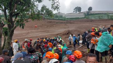 Tim SAR Gabungan Sempat Terus Berupaya Pencarian Korban Longsor Cisarua Kabupaten Bandung Barat  (dok).