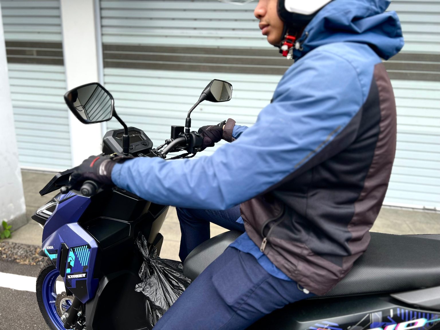 Jangan Menggantungkan Barang pada Kemudi Sepeda Motor (dok Honda).