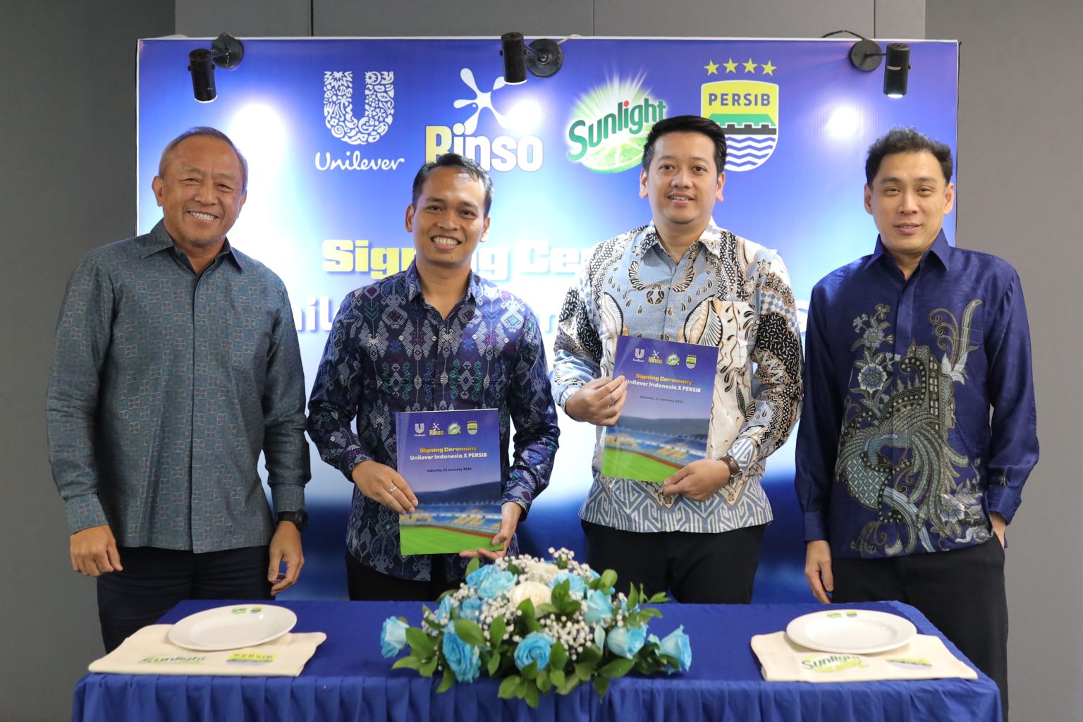 RINSO & SUNLIGHT LUNCURKAN KERJA SAMA DENGAN PERSIB (dok).
