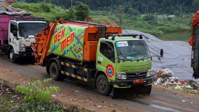Pengangkutan ke TPA Sarimukti Kembali Berjalan, Penanganan Sampah Berangsur Normal (dok).