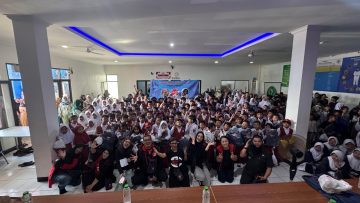 Hands For Help memberikan bantuan pendidikan (dok).