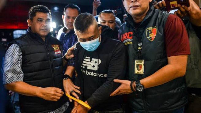 Taufik Hidayat diamankan Polda Jawa Barat (Kompas).