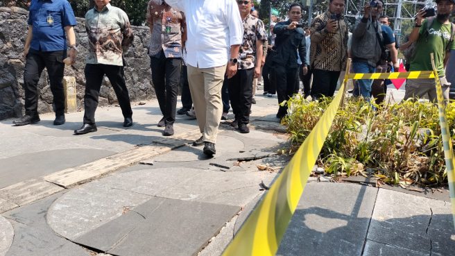 Farhan tinjau jalan Cihapit usai 10 pohon di tebang tanpa ijin (dok).