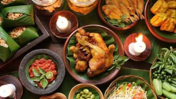 Kuliner sunda yang wajib di coba saat makan siang di Kota Bandung (Traveloka).