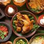 Kuliner sunda yang wajib di coba saat makan siang di Kota Bandung (Traveloka).