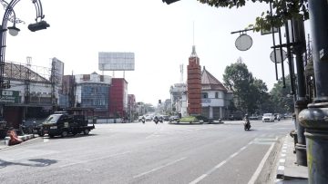 Penataan kabel udara di kawasan Jalan Asia Afrika dilakukan (dok).