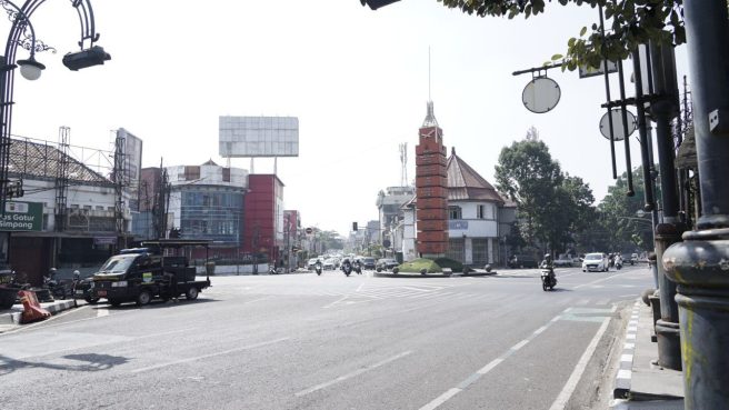 Penataan kabel udara di kawasan Jalan Asia Afrika dilakukan (dok).