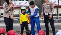 Peringati Hari Anak Nasional, Safety Riding Center DAM Bersama Polres Cimahi Edukasi Keselamatan Berkendara dan Bagikan Helm untuk Siswa SD (dok Honda).