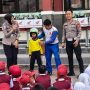 Peringati Hari Anak Nasional, Safety Riding Center DAM Bersama Polres Cimahi Edukasi Keselamatan Berkendara dan Bagikan Helm untuk Siswa SD (dok Honda).