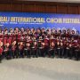 Aji Sofian Febrianto bersama Gerhana Nada Choir SMAN 1 Brebes (dok).