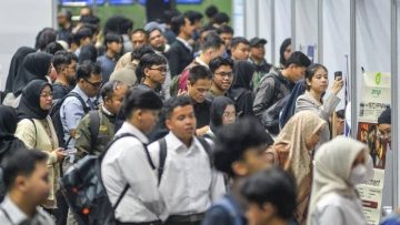 Bursa kerja melalui live TikTok KDM (detik).