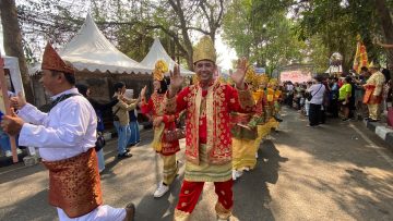 Kirab Budaya Pesona Nusantara di Kecamatan Andir memeriahkan HJKB ke-216 (dok).