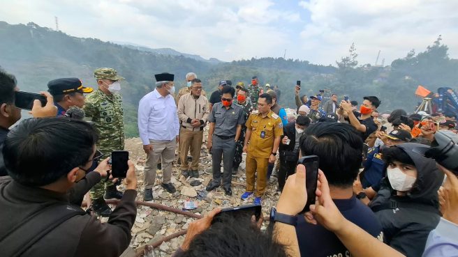 Pemkot targetkan padam dalam 3 hari kebakaran lahan di Ciumbuleuit (dok).