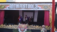 Penampilan anak-anak asli Papua di hari puncak Antik Fest Vol 3 (Rizki Prolitenews).