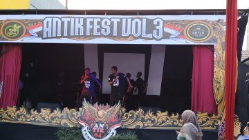 Penampilan anak-anak asli Papua di hari puncak Antik Fest Vol 3 (Rizki Prolitenews).