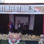Penampilan anak-anak asli Papua di hari puncak Antik Fest Vol 3 (Rizki Prolitenews).